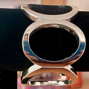 Open Oval link fashion statement Cuff Bracelet shiny silver plated.